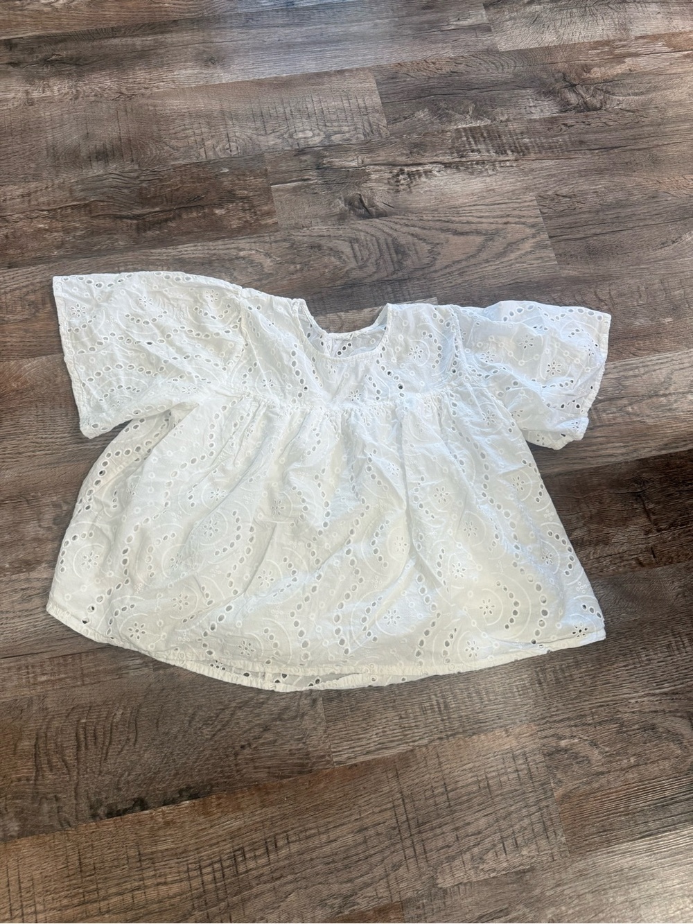En Crème White Eyelet Embroidered Short Sleeve Button Blouse Women’s L